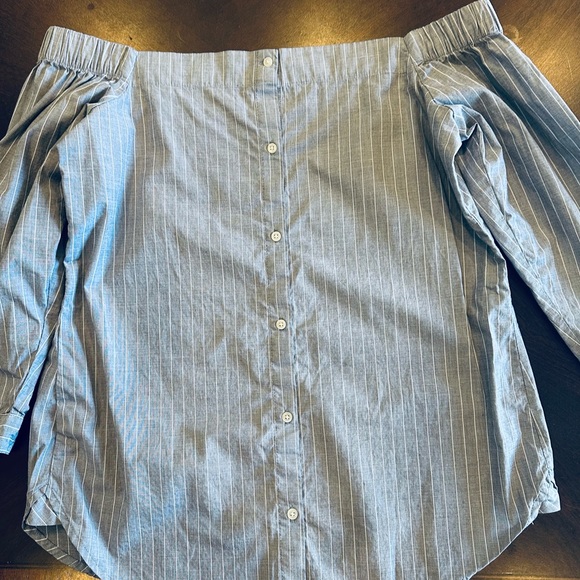Banana Republic off the shoulder to. Small - Picture 4 of 6